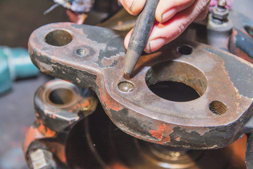 Jak odkręcić urwaną śrubę? Skuteczne metody i poradnik